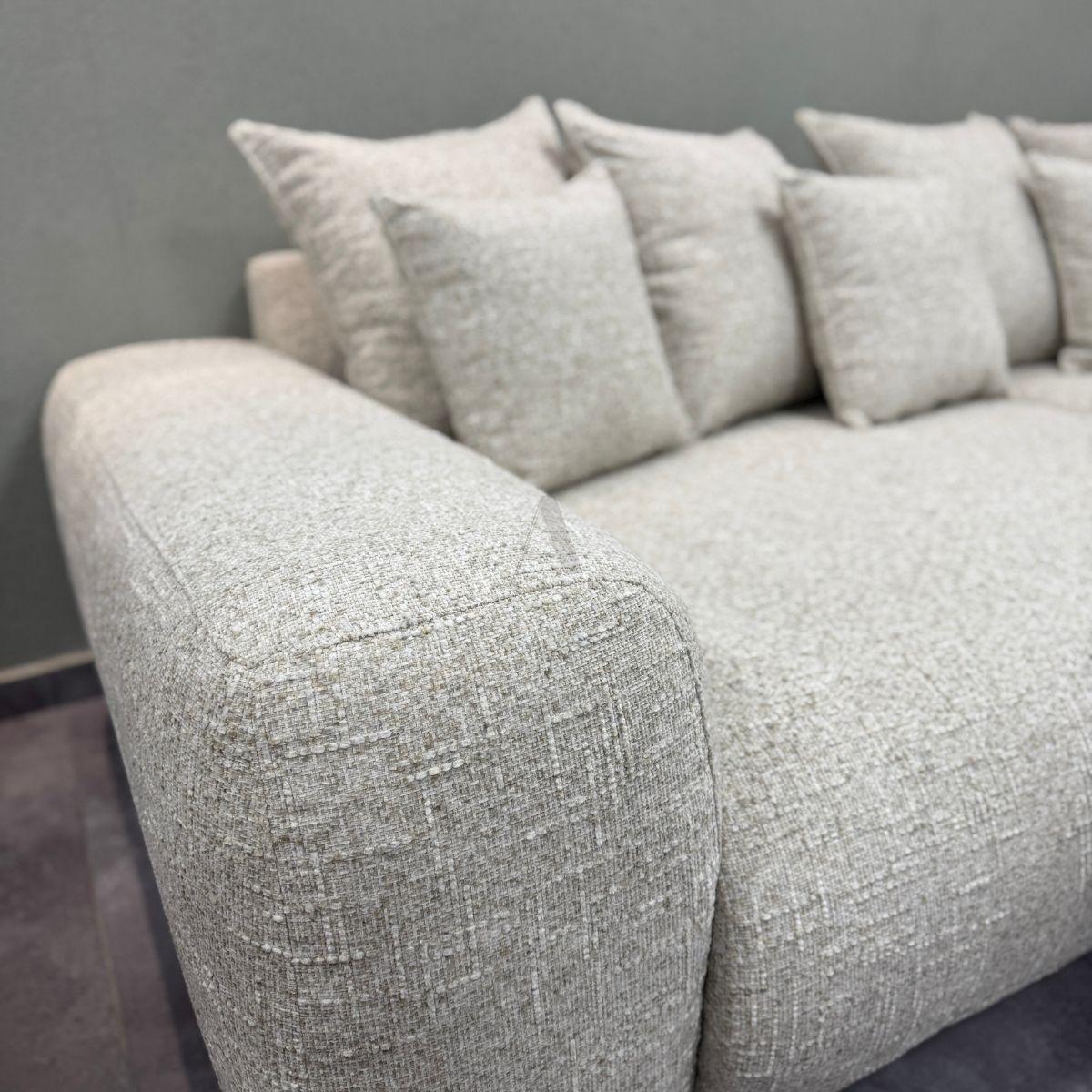 BLOOM | ספת רביצה ארוכה בעיצוב אלגנטי ומזמין