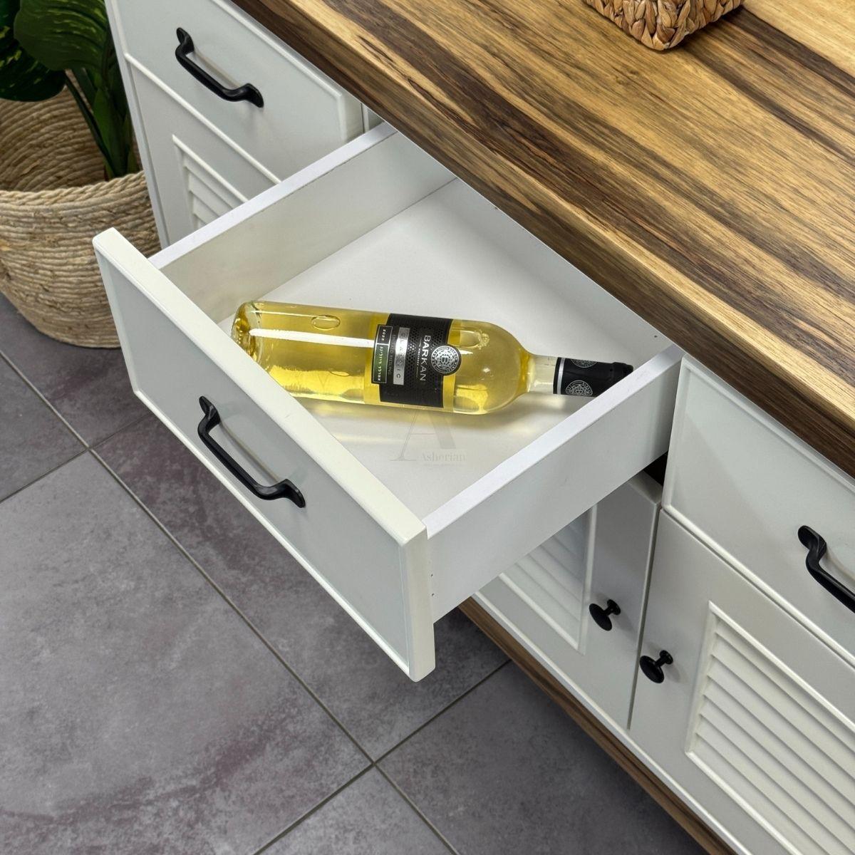 MONIK | שידת אחסון מודרנית עם מגירות רחבות ורגלי עץ