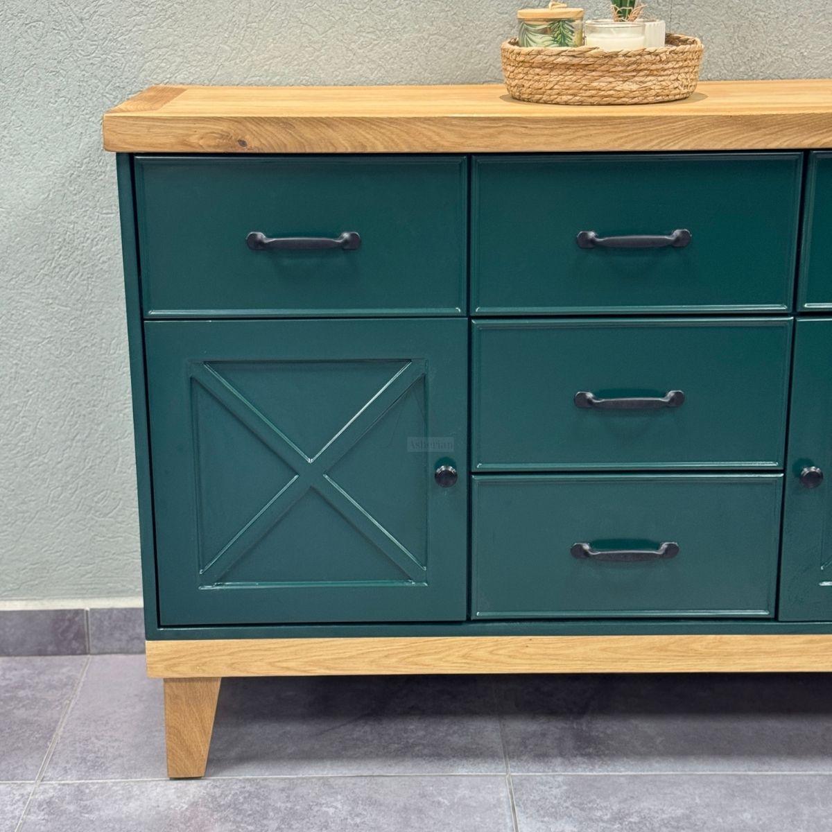 BAR | שידת אחסון כפרית עם דלתות אסם ומגירות