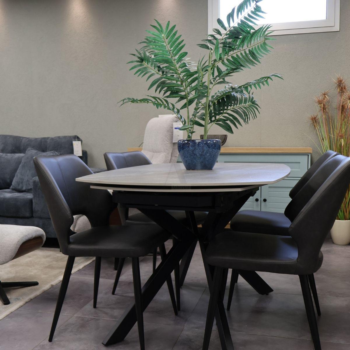 SMART | שולחן אוכל עם פלטת קרמיקה ורגל מתכת מעוצבת