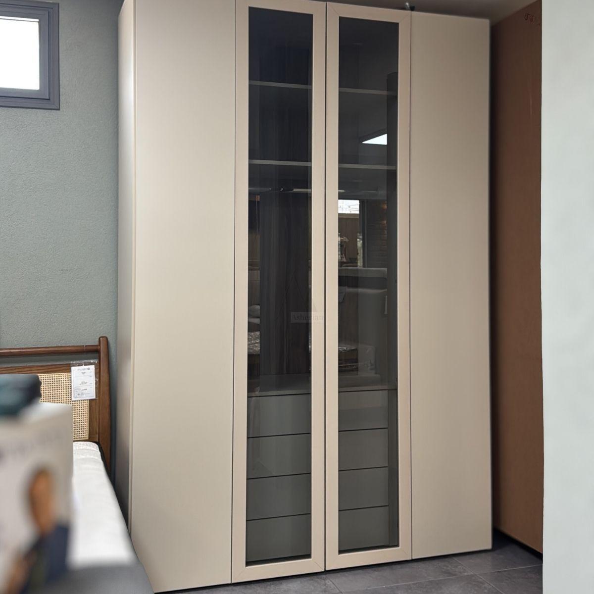 LUMEN | ארון זכוכית בעיצוב מודרני עם מגירות פנימיות