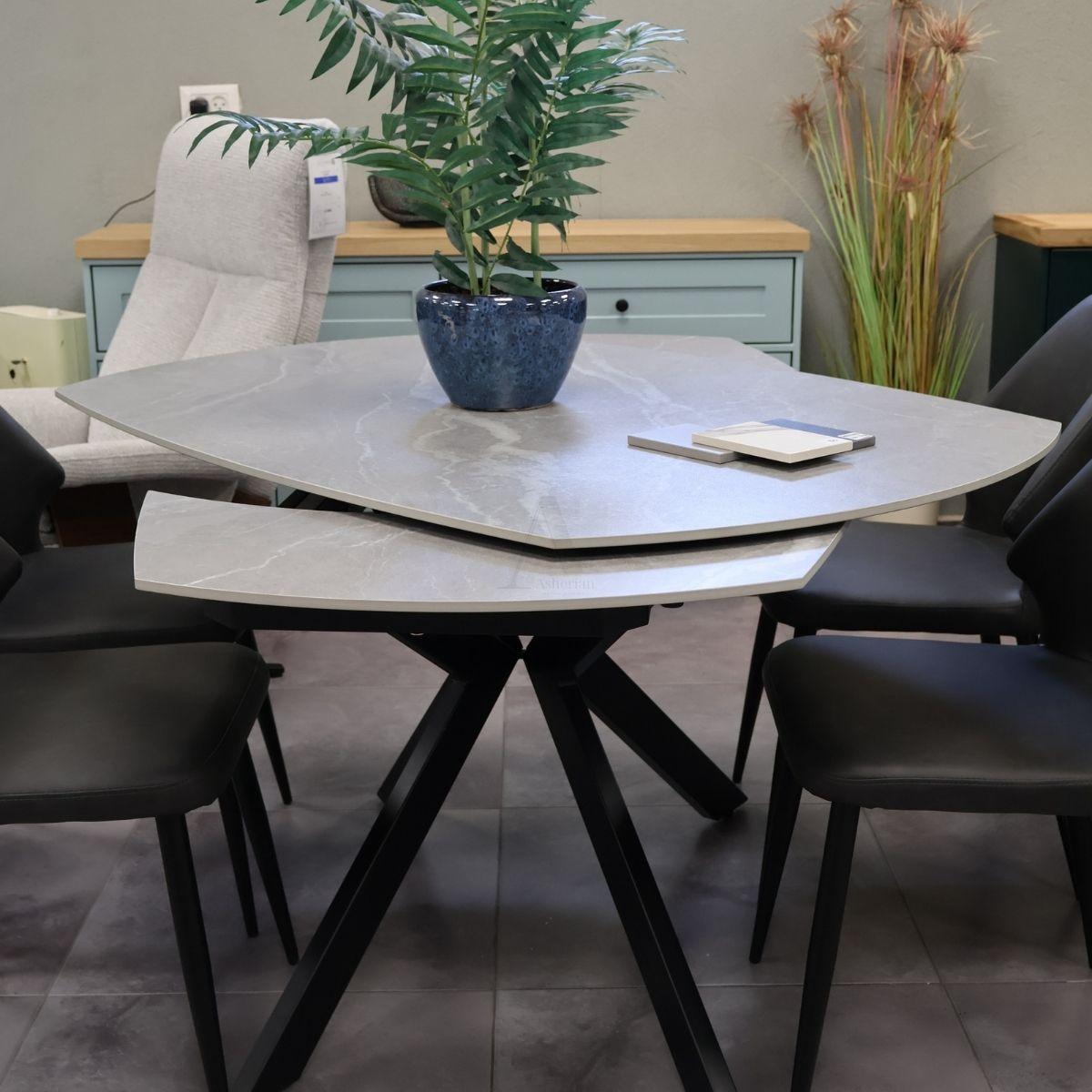 SMART | שולחן אוכל עם פלטת קרמיקה ורגל מתכת מעוצבת