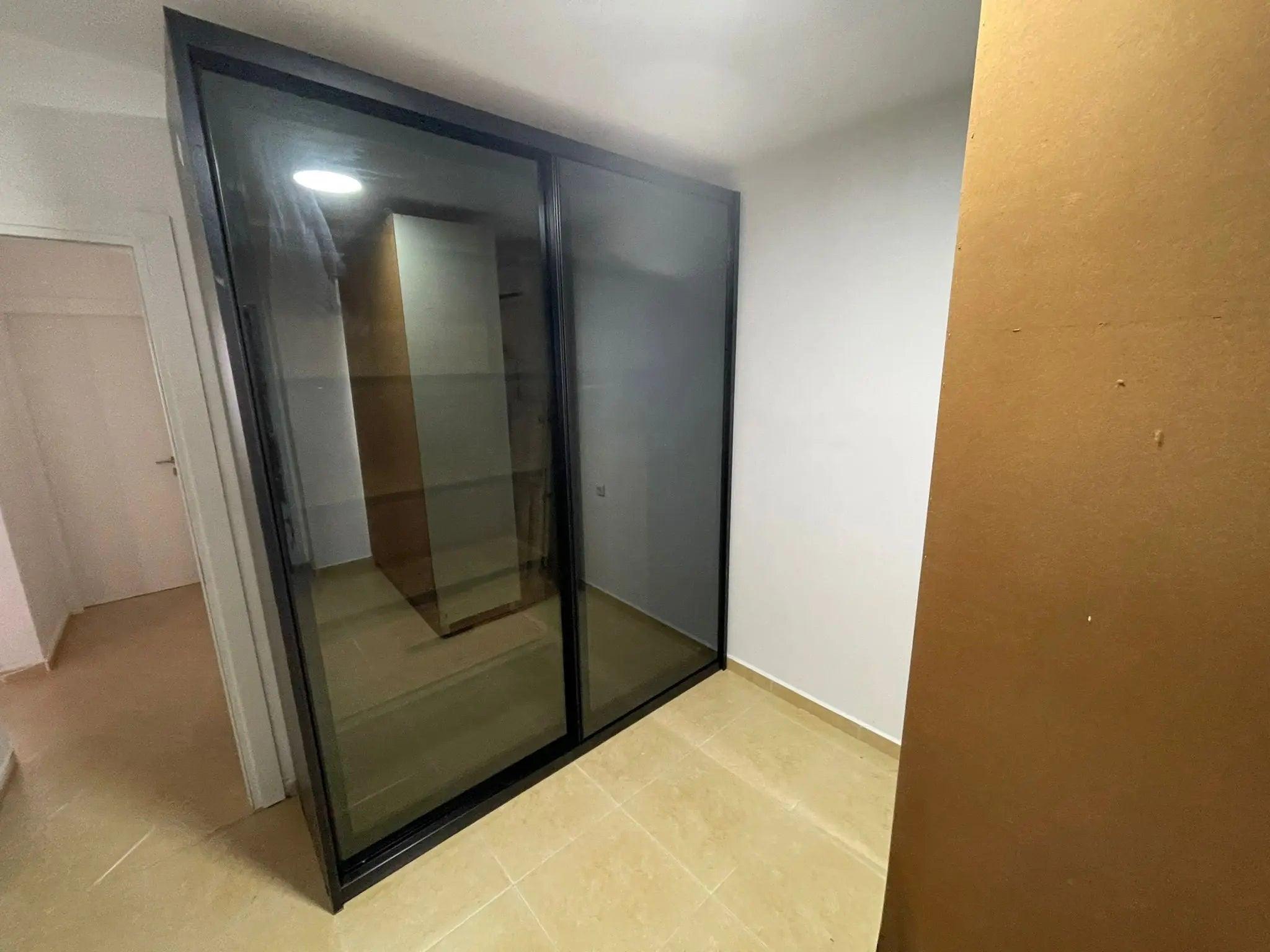 QUARTZ | ארון הזזה מעוצב עם 2 דלתות שקופות בשיא הסטייל - - אשריאן | ASHERIAN