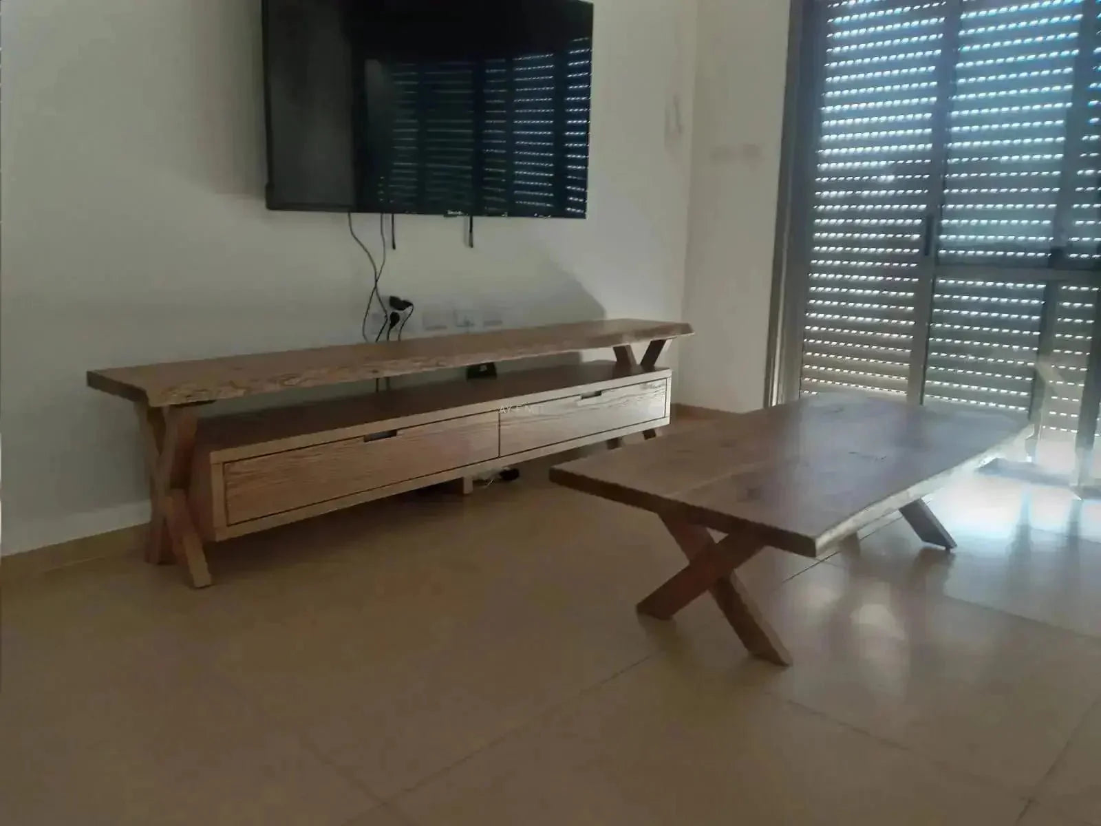 DVIR | סט מזנון ושולחן לסלון מעץ מלא בלתי גזום במראה פראי - - אשריאן | ASHERIAN