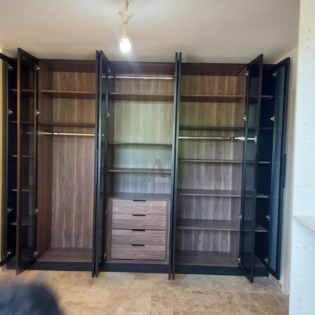 HERES | ארון פתיחה יוקרתי עם דלתות שקופות וזוג מגירות - - אשריאן | ASHERIAN