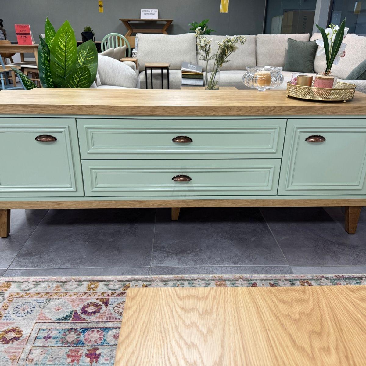 LUIZ | מזנון טלוויזיה כפרי עם חזית עץ מעוצבת ורגלי מלא