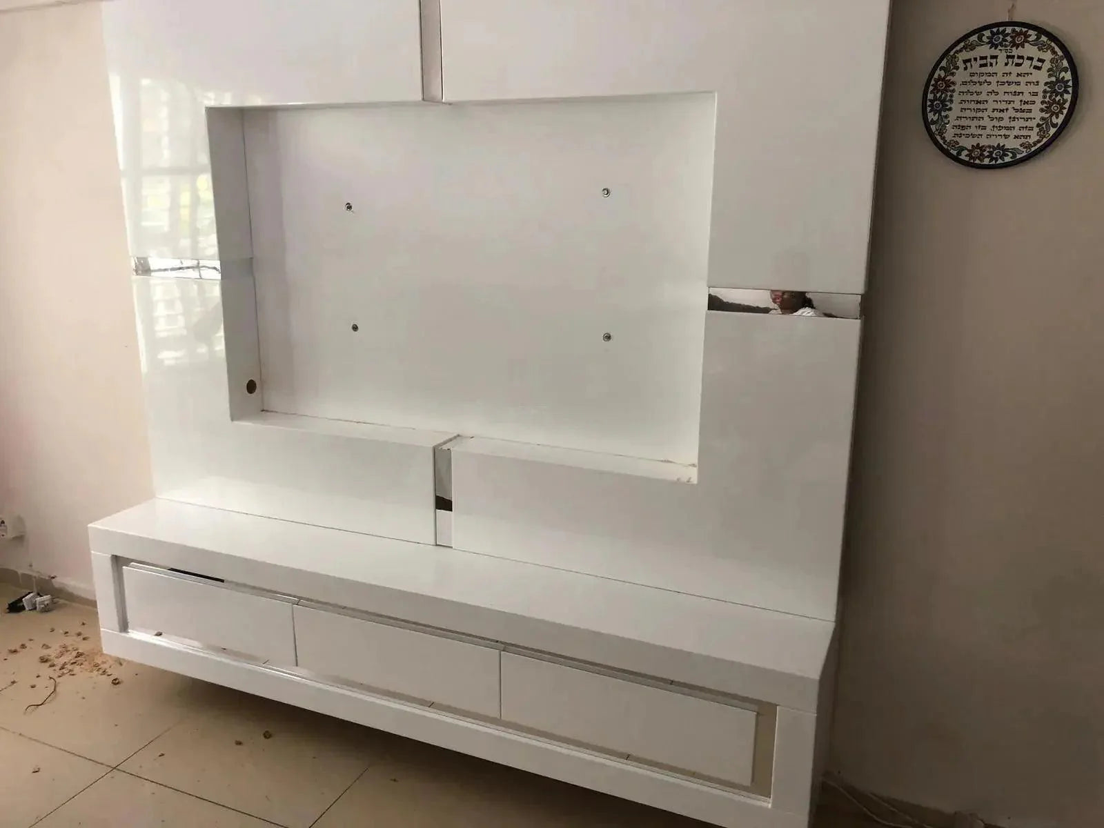 MONA | מערכת מזנון תלוי עם מסגרת לטלוויזיה בסגנון מודרני - - אשריאן | ASHERIAN