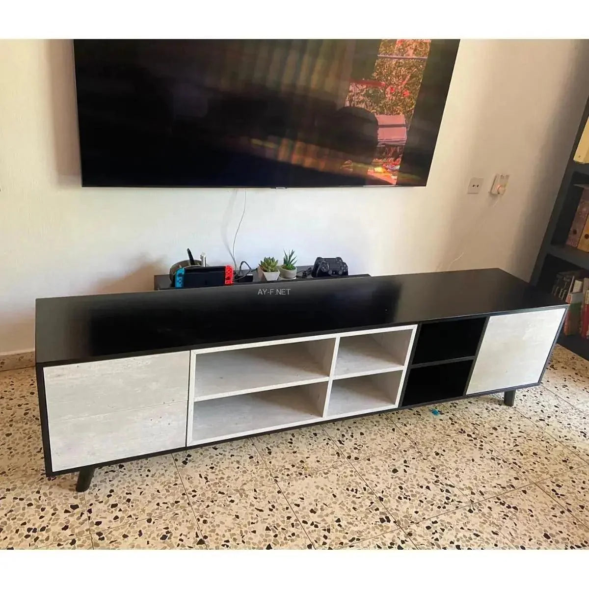 Merlin | מזנון עם סט שולחנות בעיצוב מינימלי - - אשריאן | ASHERIAN