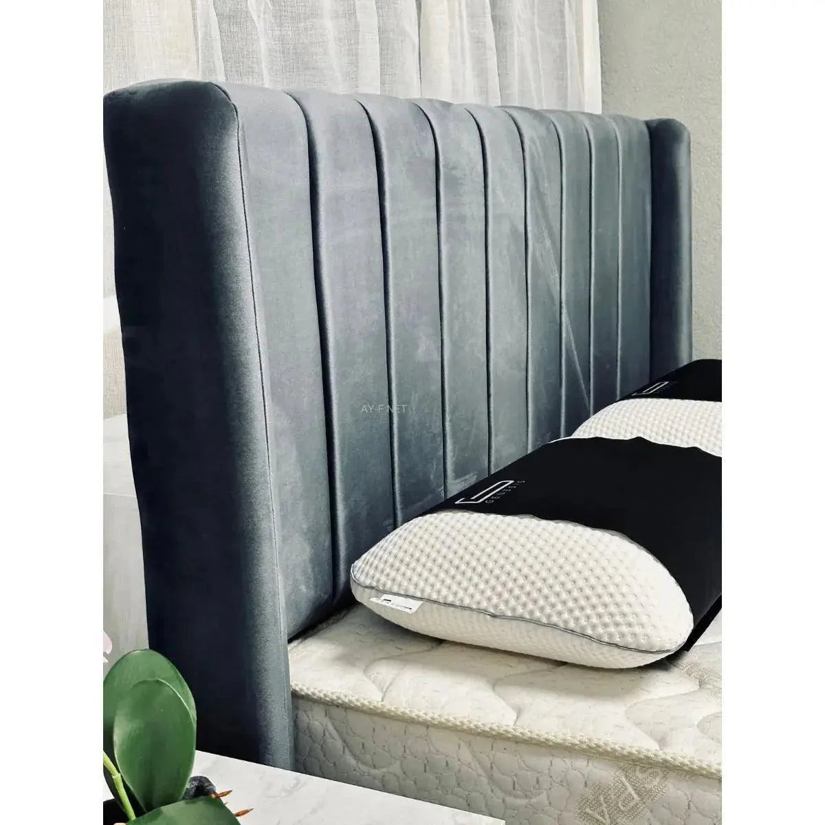 MYKONOS | מיטה וחצי מרופדת עם תיפורים בעיצוב קלאסי - - אשריאן | ASHERIAN