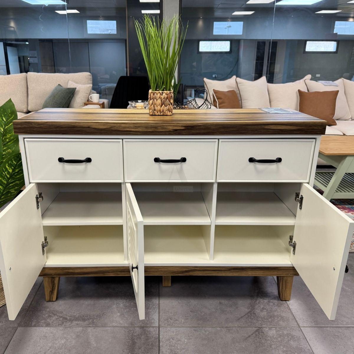 MONIK | שידת אחסון מודרנית עם מגירות רחבות ורגלי עץ - שידה