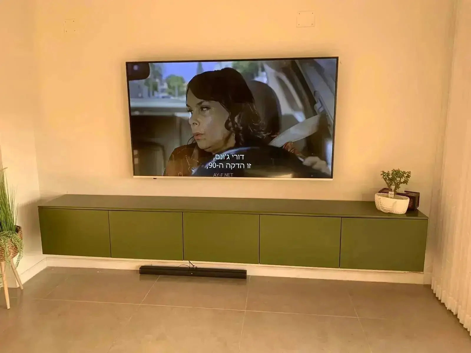 OLIVE | מזנון צף לסלון בגווני אפוקסי עם דלתות רחבות - - אשריאן | ASHERIAN