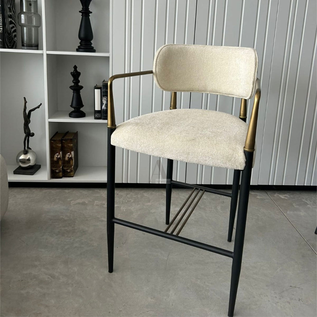 OLYMPUS | כסא בר יוקרתי בריפוד בגימור מושלם עם ידיות - בז׳ - אשריאן | ASHERIAN