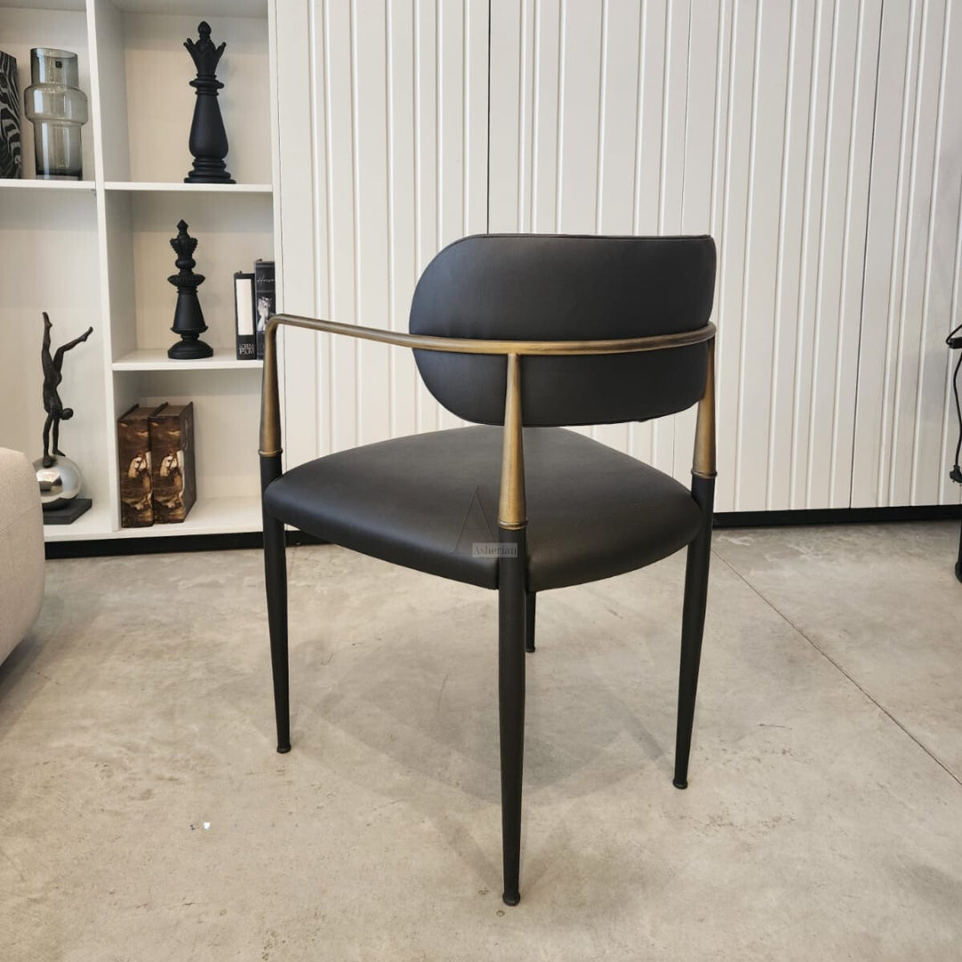 OLYMPUS | כסא אוכל יוקרתי בריפוד בוקלה עם ידיות - שחור - אשריאן | ASHERIAN