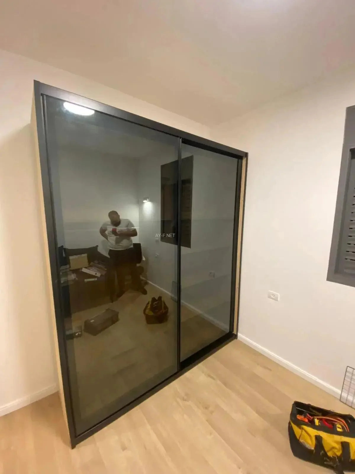 QUARTZ | ארון הזזה מעוצב עם 2 דלתות שקופות בשיא הסטייל - - אשריאן | ASHERIAN