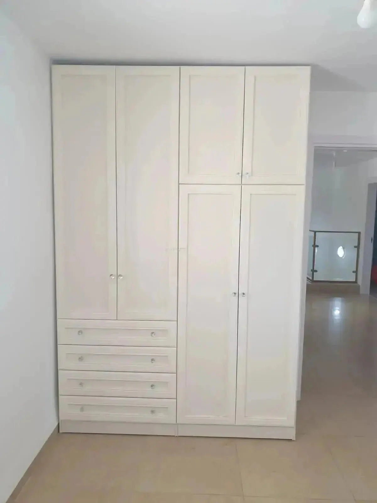 RIVKA | ארון בגדים סנדוויץ׳ בעיצוב כפרי עם מגירות וטריקות שקטות - - אשריאן | ASHERIAN