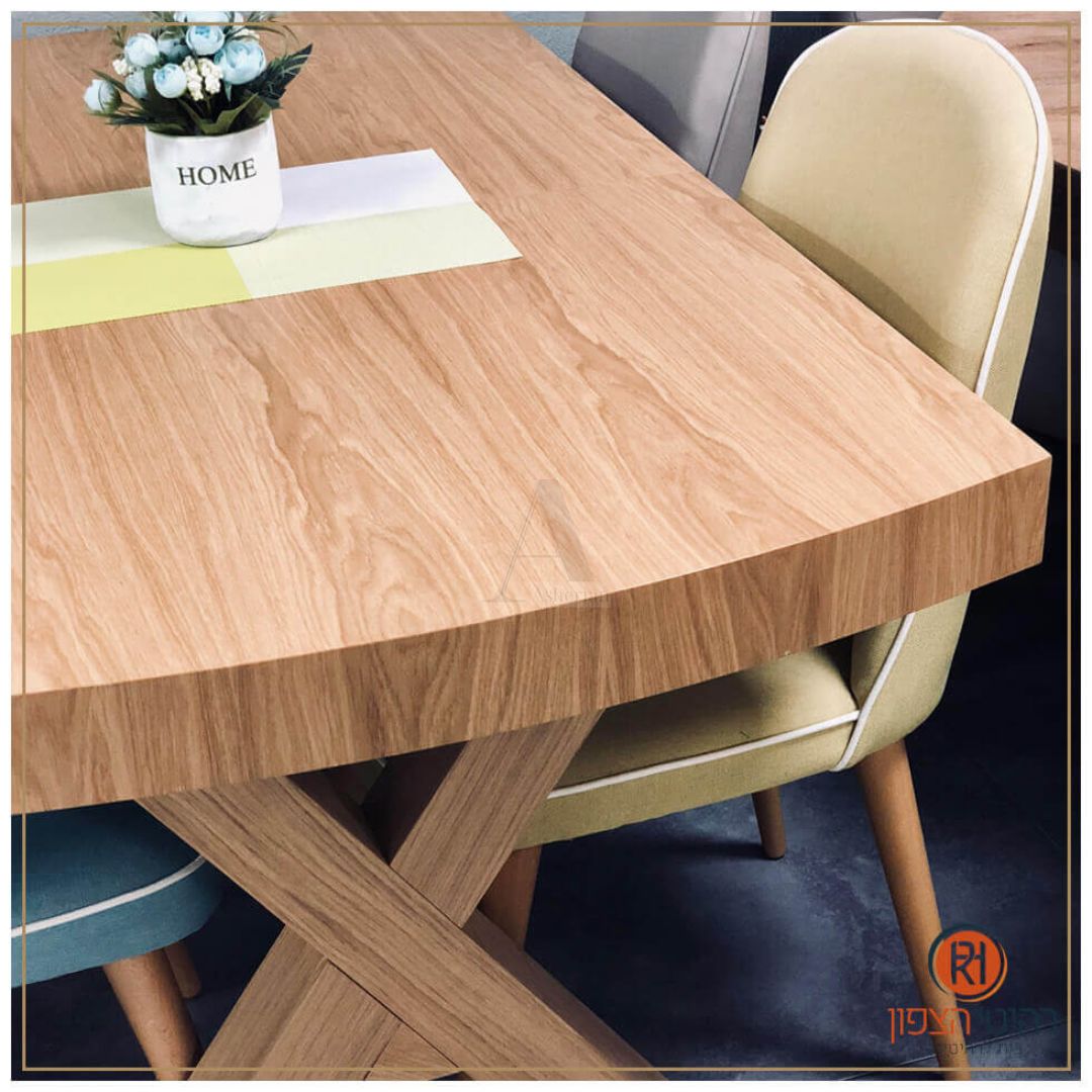 DALI | שולחן אוכל מלבני מעוגל בגוון אלון טבעי עם 2 הגדלות