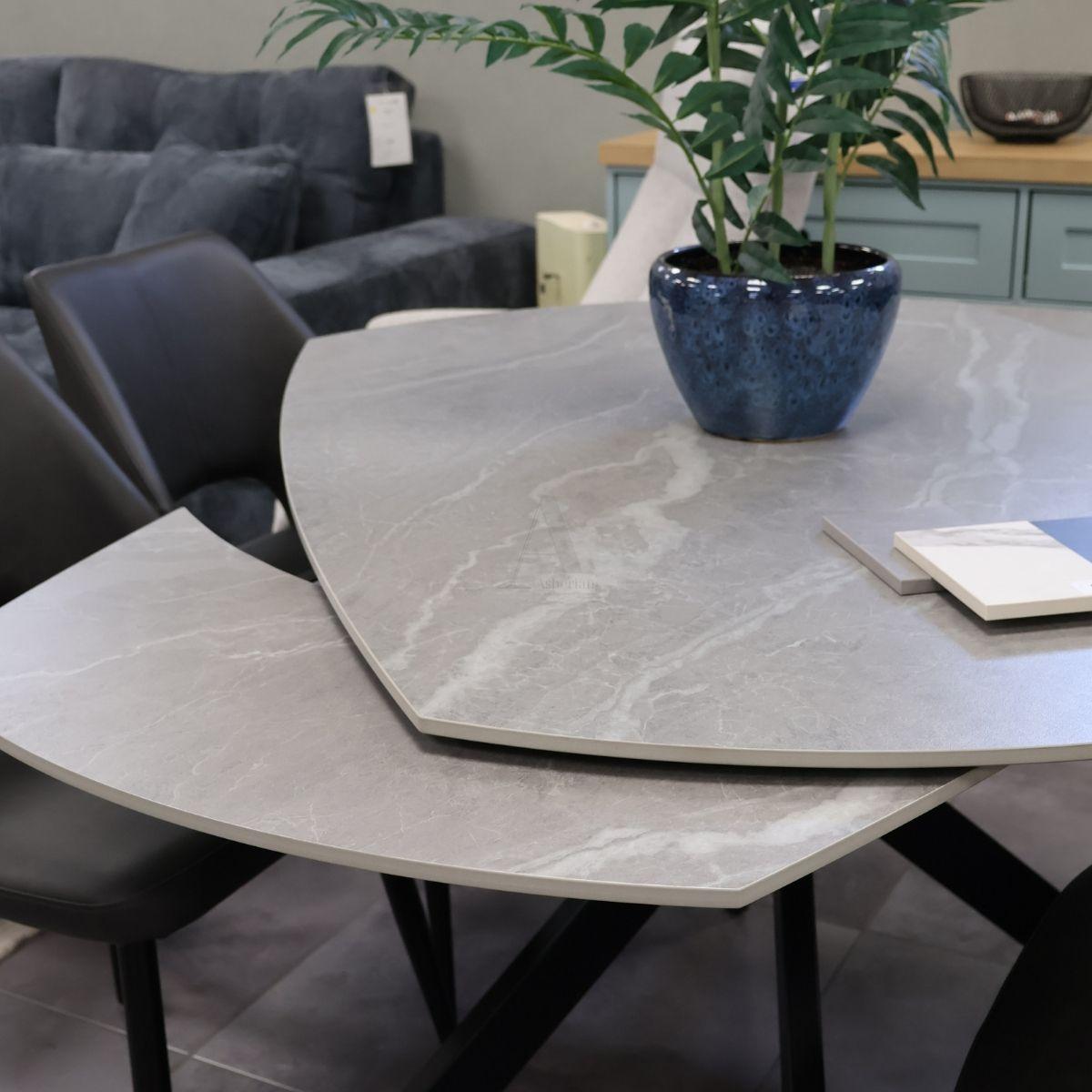 SMART | שולחן אוכל עם פלטת קרמיקה ורגל מתכת מעוצבת - אפור