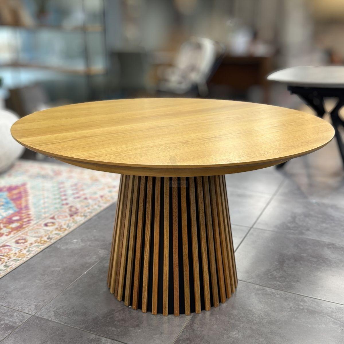 STEPHAN | שולחן אוכל עץ מלא בסגנון בוהו שיק טבעי - אלון