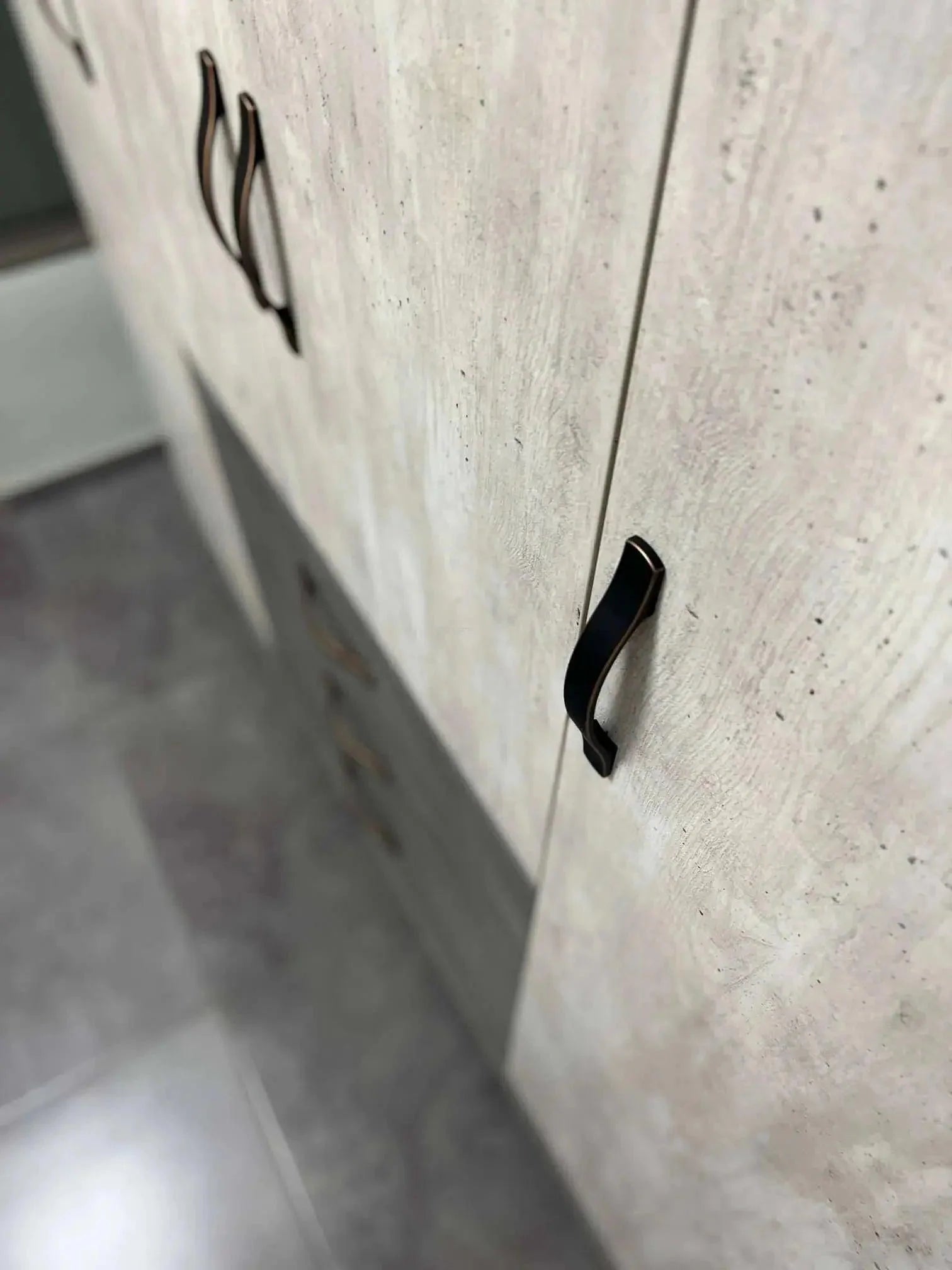 Tavor | ארון פתיחה 4 דלתות 1.60 מ' עם במה ו- 3 מגירות - - אשריאן | ASHERIAN