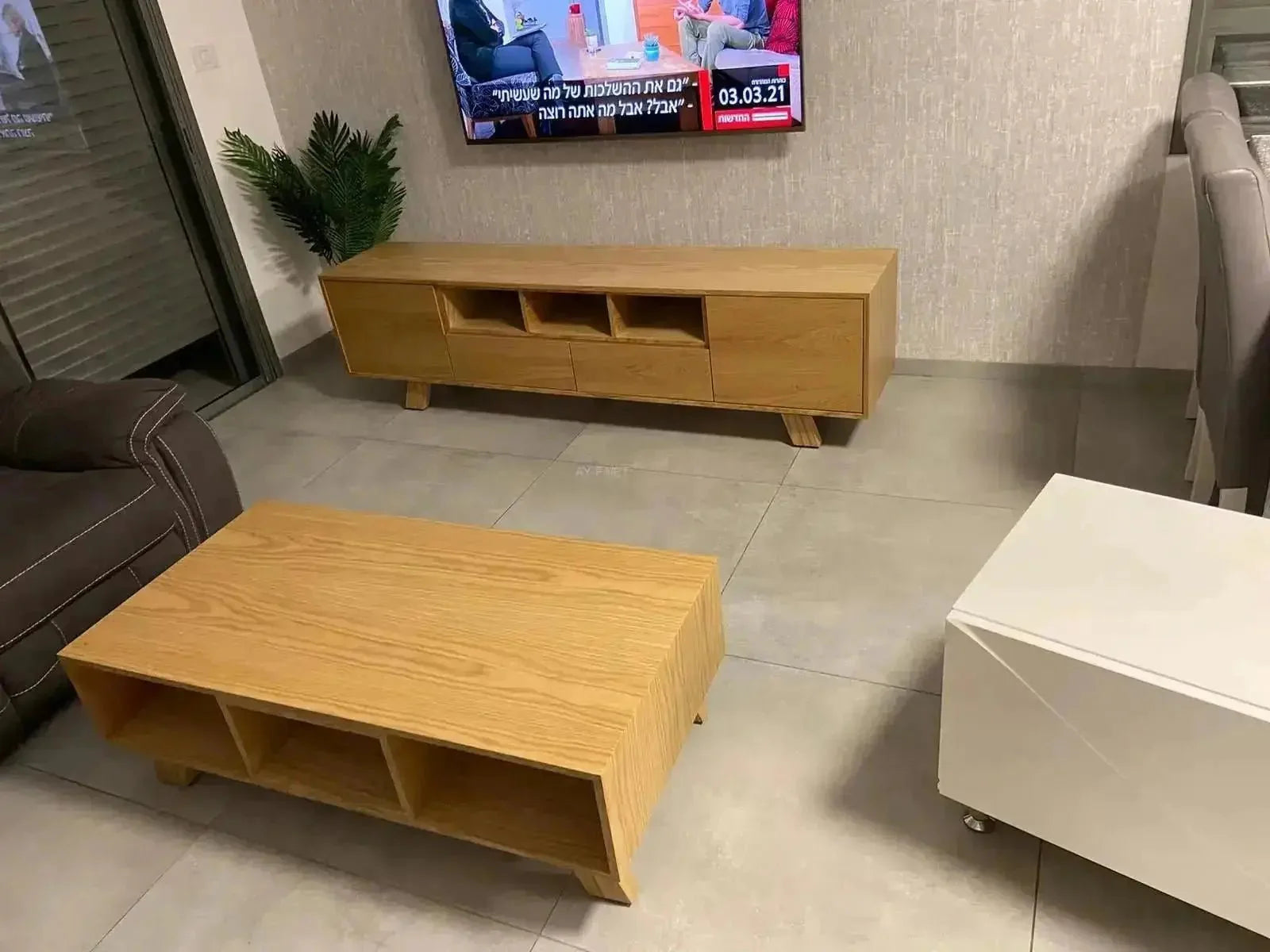 TOMER | סט מזנון ושולחן לסלון עם תאים פתוחים ורגלי עץ - - אשריאן | ASHERIAN