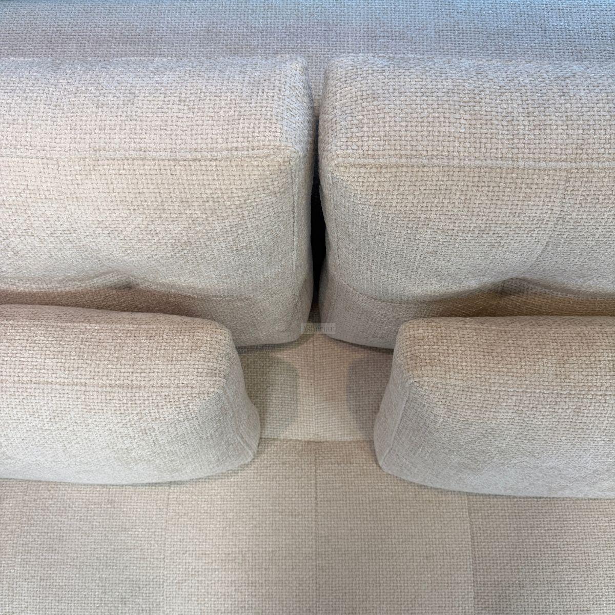 YULI | ספה פינתית נורדית עם שזלונג רחב וריפוד בד