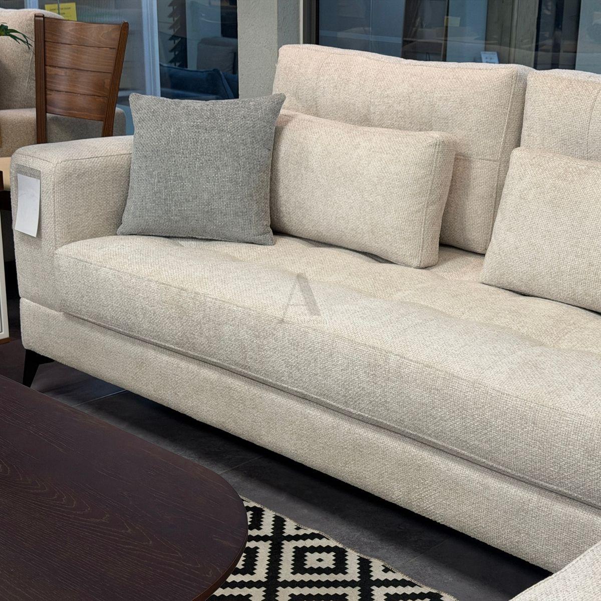 YULI | ספה פינתית נורדית עם שזלונג רחב וריפוד בד