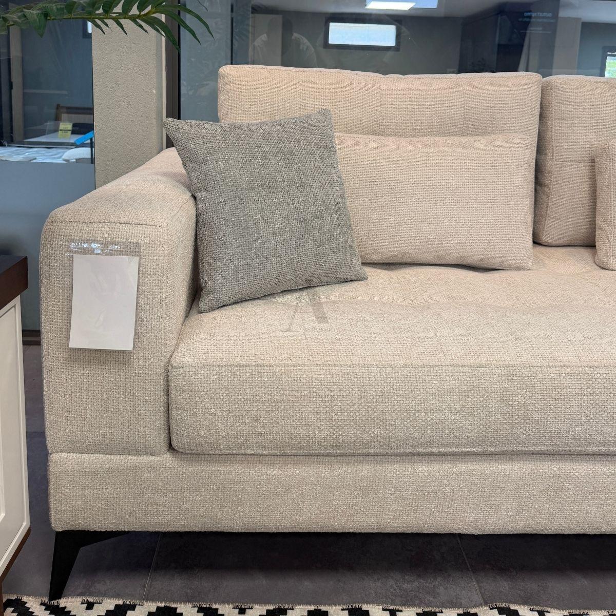 YULI | ספה פינתית נורדית עם שזלונג רחב וריפוד בד