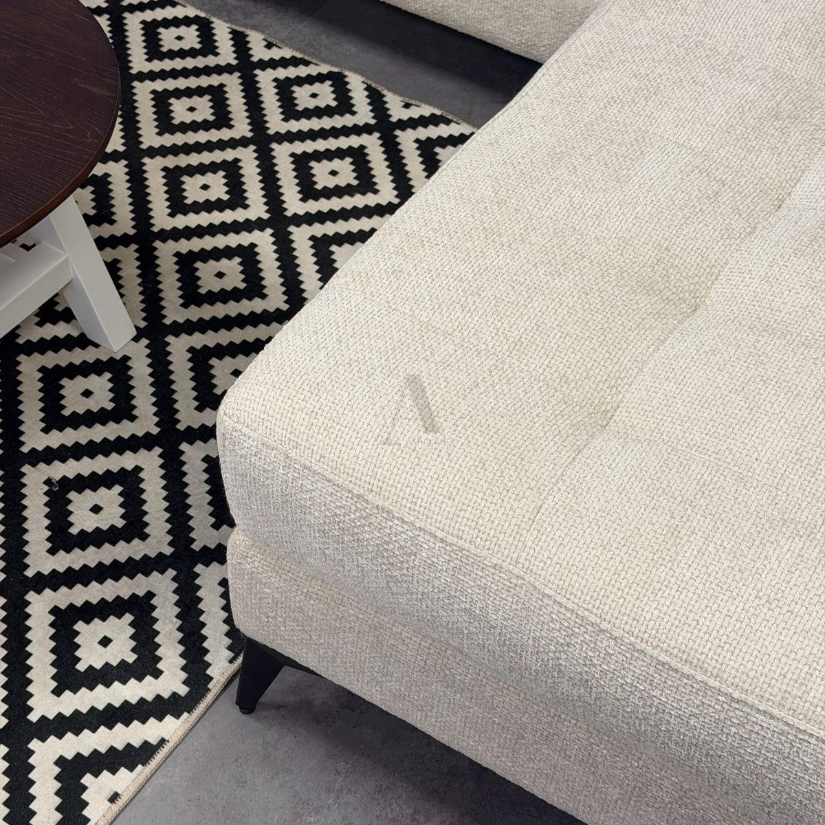 YULI | ספה פינתית נורדית עם שזלונג רחב וריפוד בד