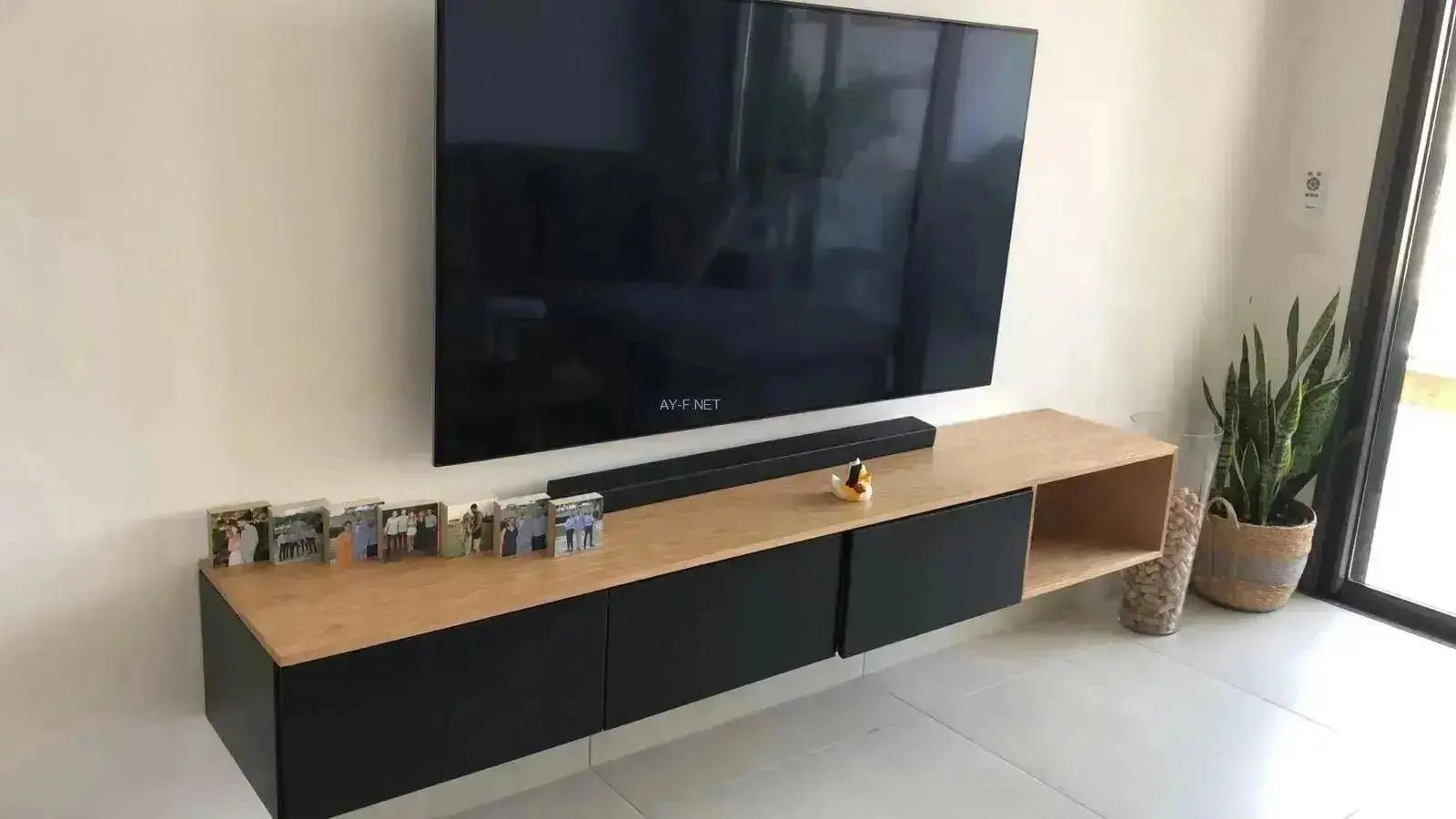 STOCK | מזנון צף לסלון במראה מינימליסטי עם מדף פתוח ו-3 מגירות - - אשריאן | ASHERIAN