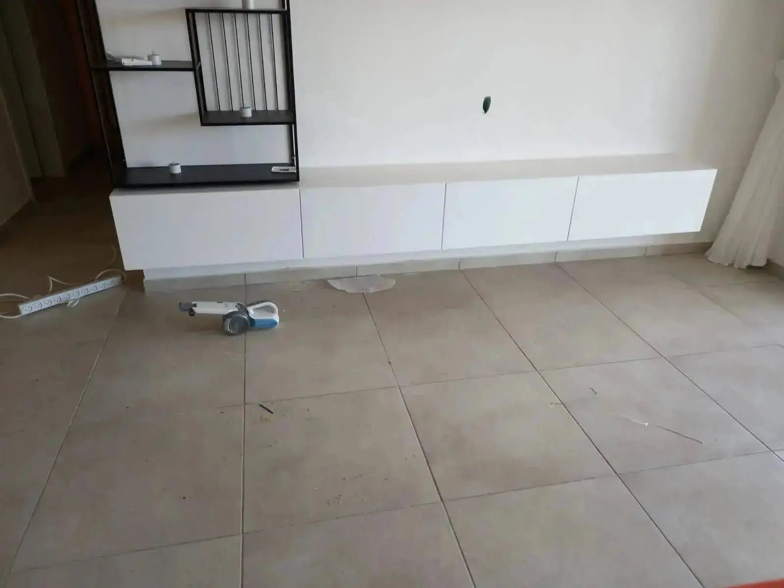 סימפוני | מזנון צף בעיצוב מודרני לסלון - - אשריאן | ASHERIAN