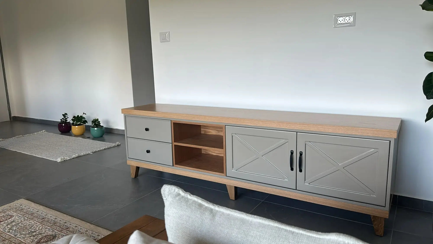 COLT | מזנון לסלון 180 סמ צבע מוקה מט שילוב אלון טבעי