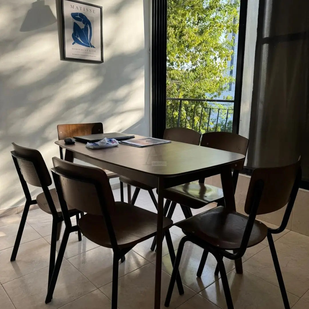 NUTELA | שולחן אוכל סקנדינבי בגוון אגוז חם עם פינות מעוגלות, מידה 90/150 סמ צבע אגוז