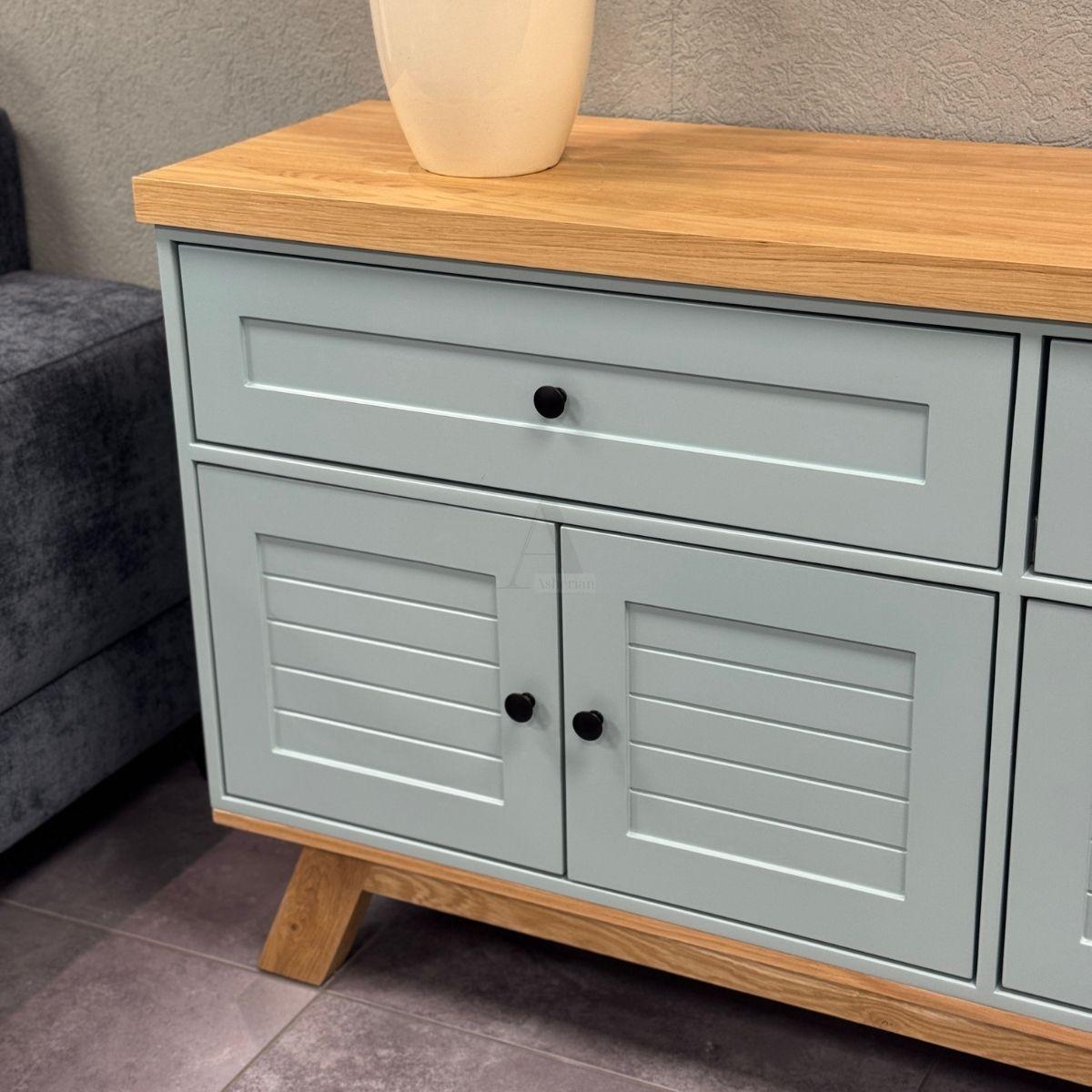 JOLIAN | שידת אחסון כפרית עם דלתות תריס ומגירות