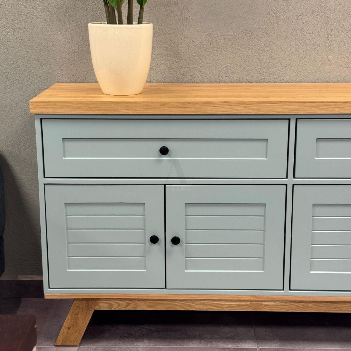 JOLIAN | שידת אחסון כפרית עם דלתות תריס ומגירות