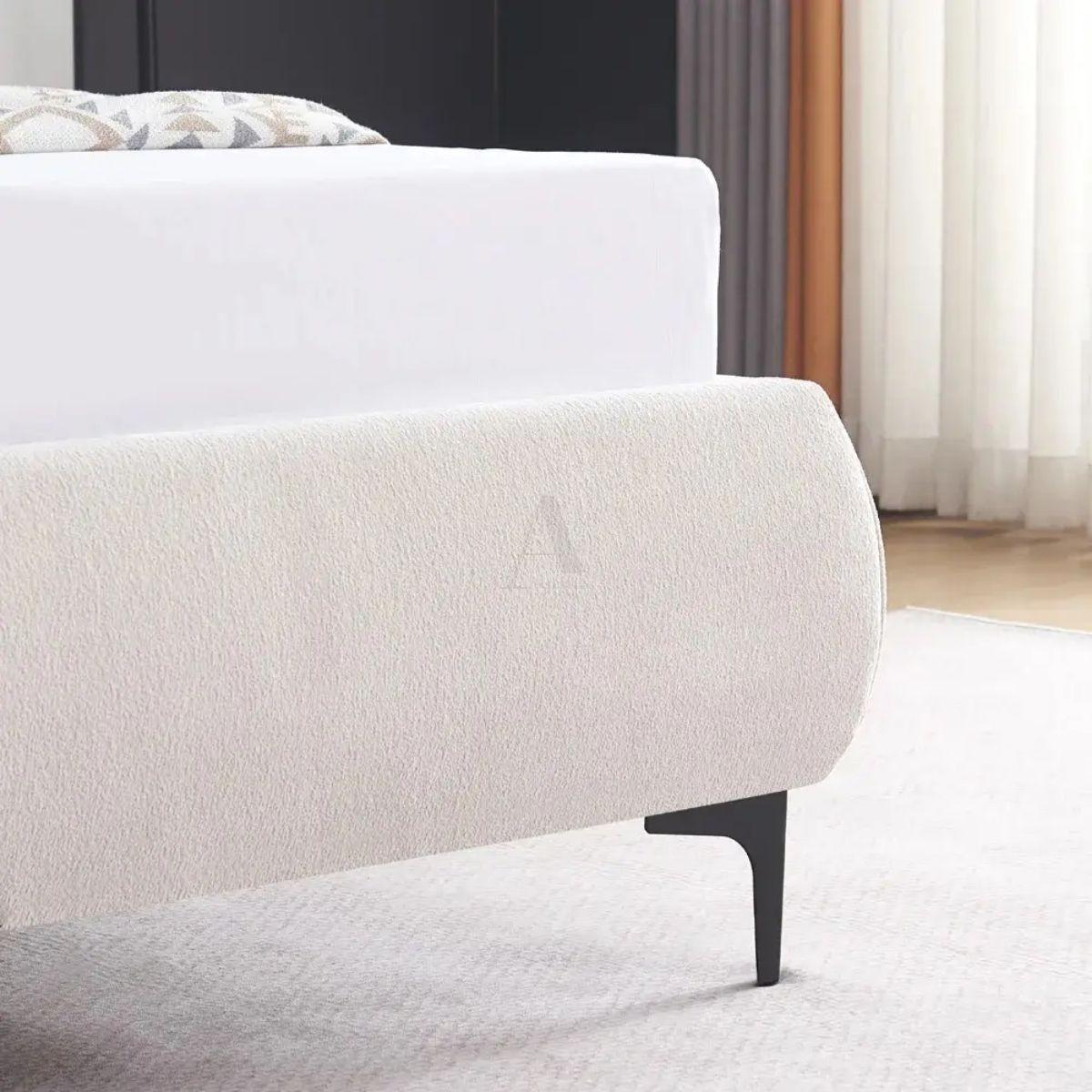 HUGO TWIN | מיטה וחצי מרופדת בעיצוב נורדי טבעי