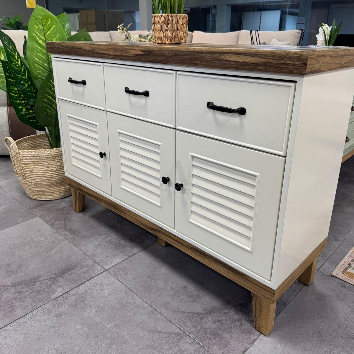 MONIK | שידת אחסון מודרנית עם מגירות רחבות ורגלי עץ