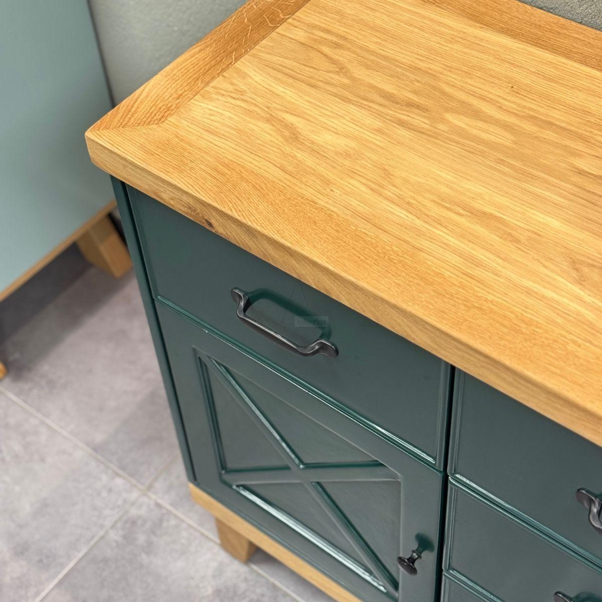 BAR | שידת אחסון כפרית עם דלתות אסם ומגירות