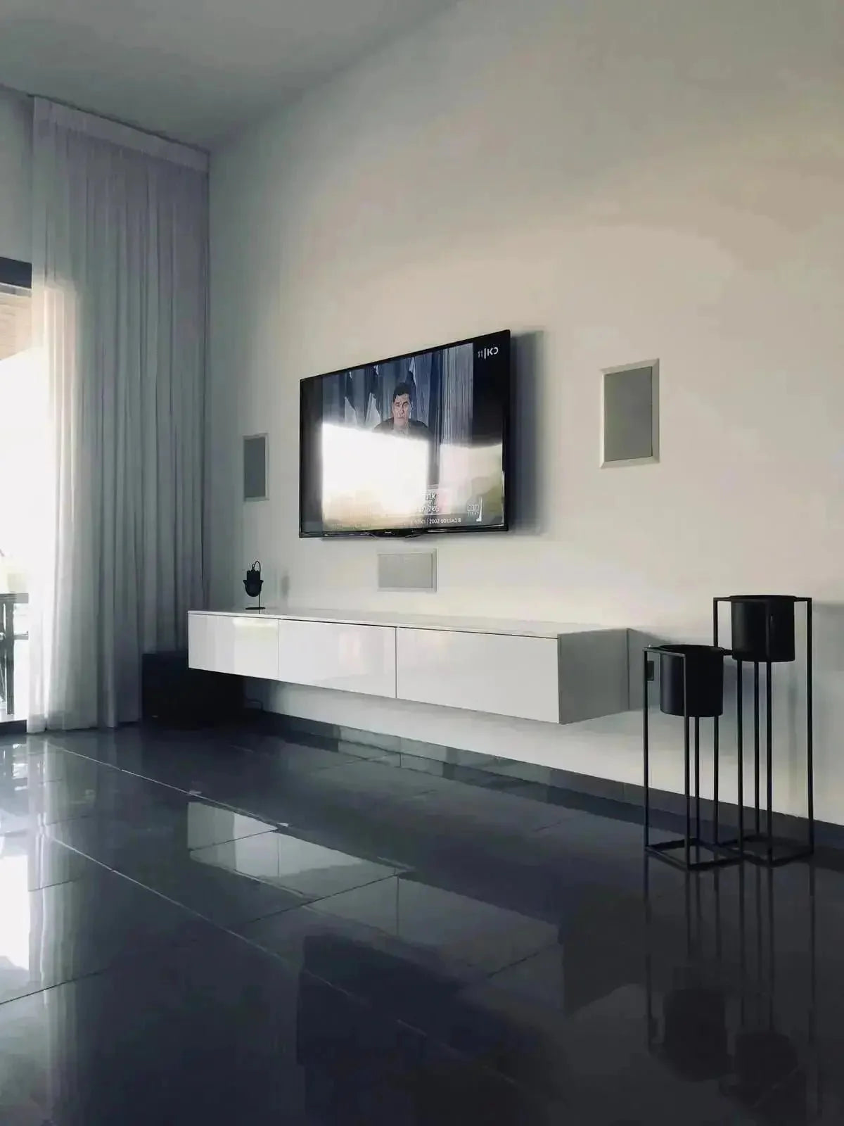 DIAZ | מזנון צף יוקרתי לסלון בעיצוב מינימליסטי -    - אשריאן | ASHERIAN