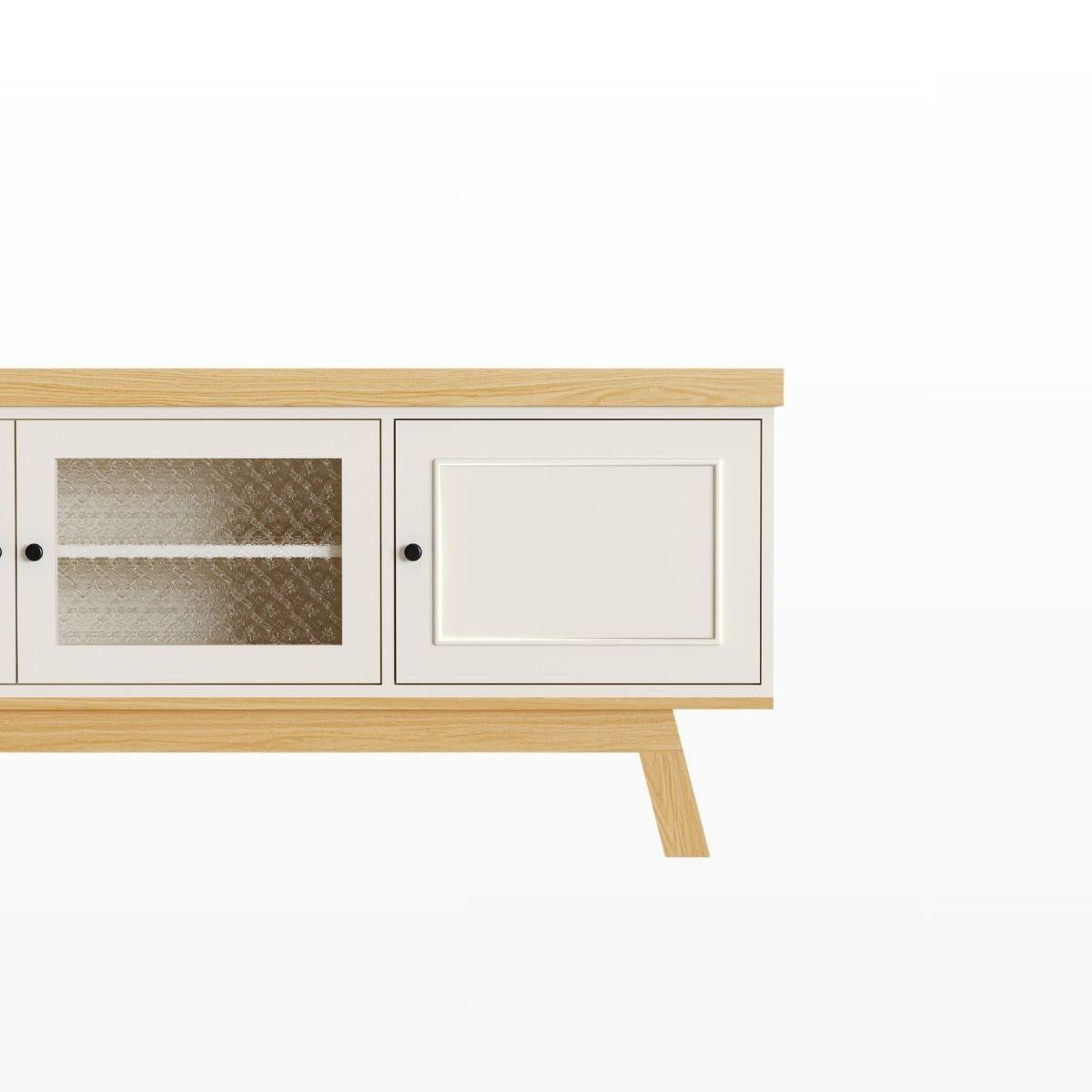 EDEN | מזנון כפרי־עדין עם זכוכית סבתא ושילובי עץ טבעיים