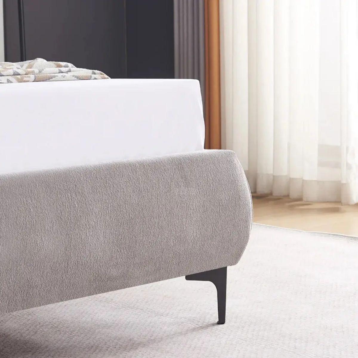 HUGO DOUBLE | מיטה זוגית מרופדת בעיצוב נורדי חמים