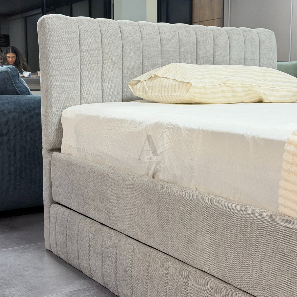 FRIEND | מיטת ילדים מרופדת עם מזרנים ומיטת חבר נשלפת בעיצוב מודרני