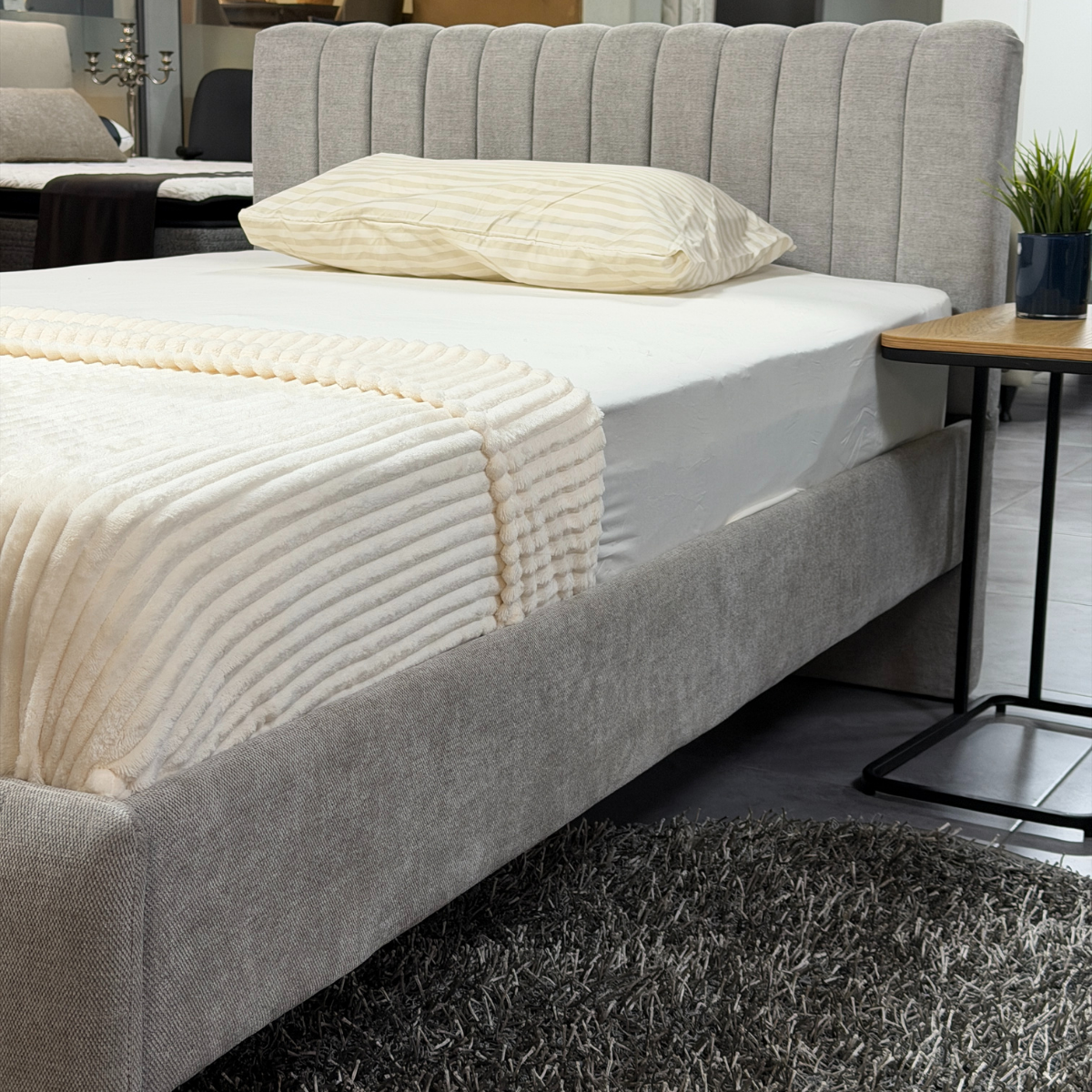 FRIEND | מיטת ילדים מרופדת עם מזרנים ומיטת חבר נשלפת בעיצוב מודרני