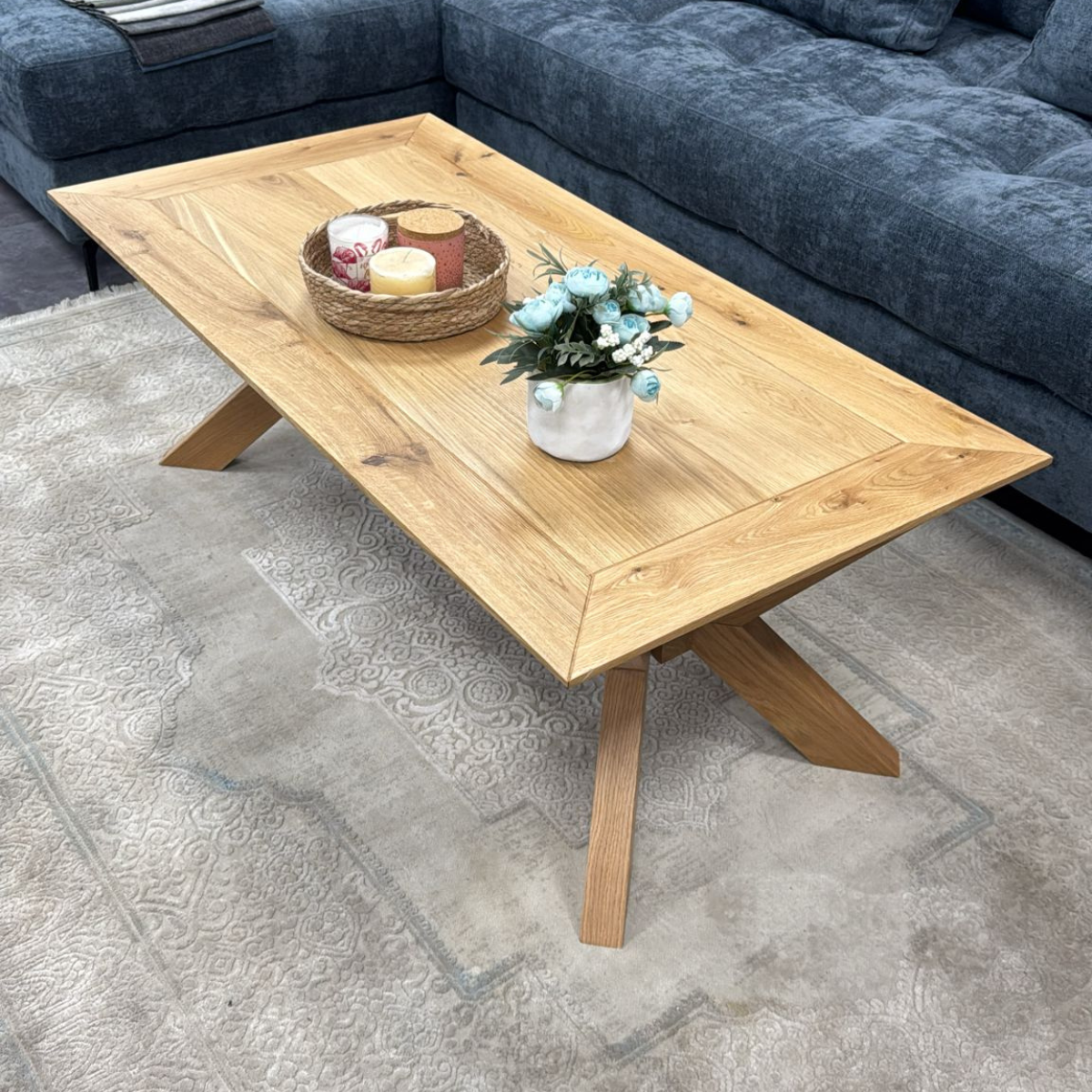 MONACO | שולחן סלון מעץ מלא בעיצוב ייחודי