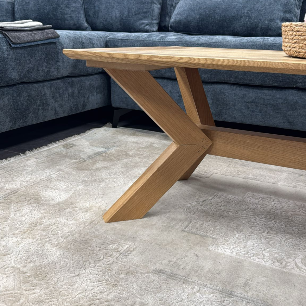 MONACO | שולחן סלון מעץ מלא בעיצוב ייחודי