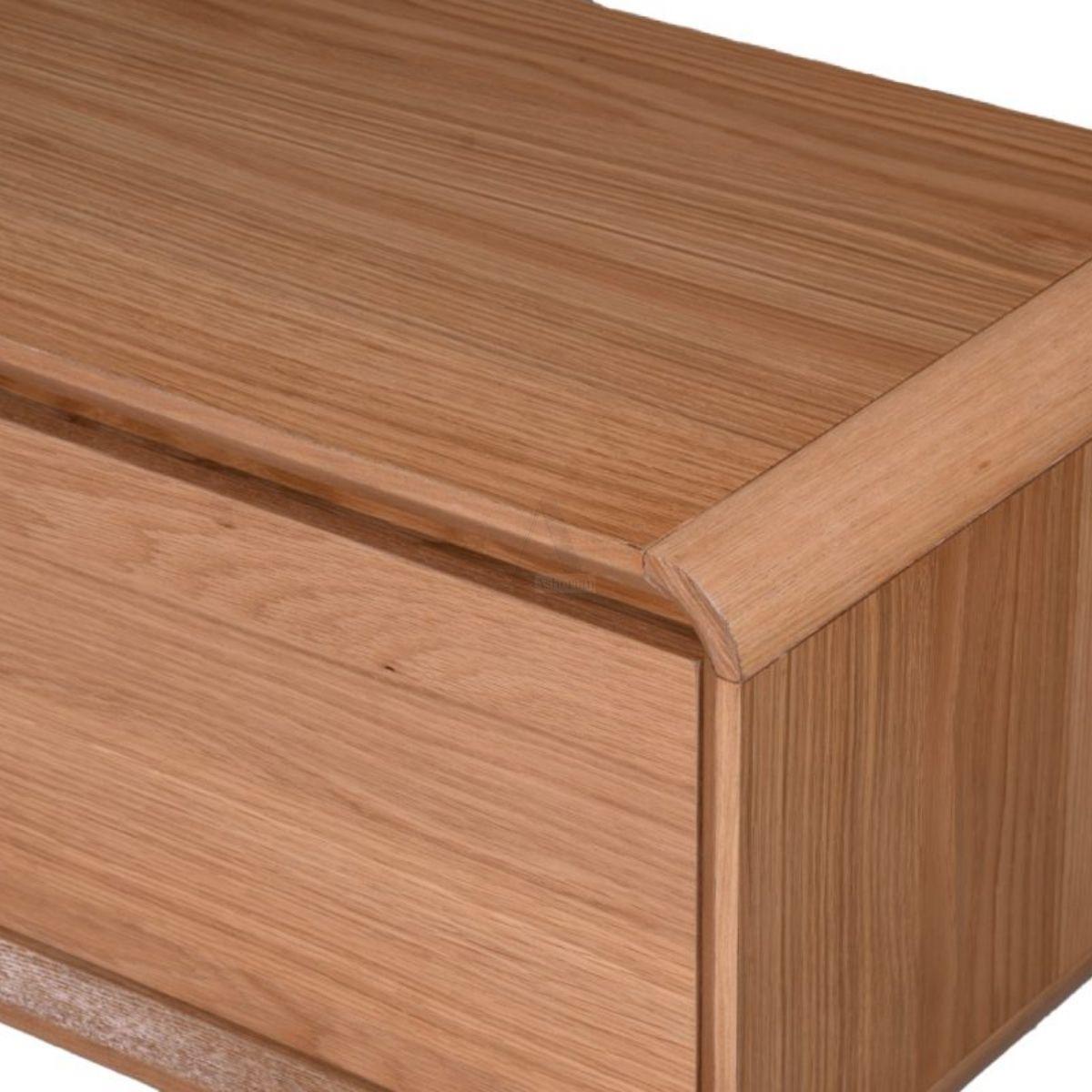 NEST | מזנון טלוויזיה מודרני עם דלתות חלקות ורגלי עץ אלגנטיות