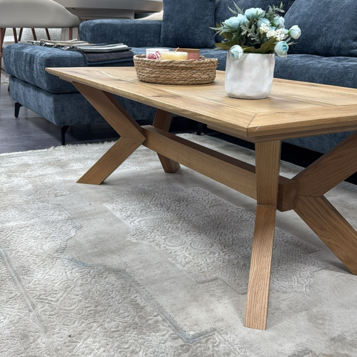 MONACO | שולחן סלון מעץ מלא בעיצוב ייחודי