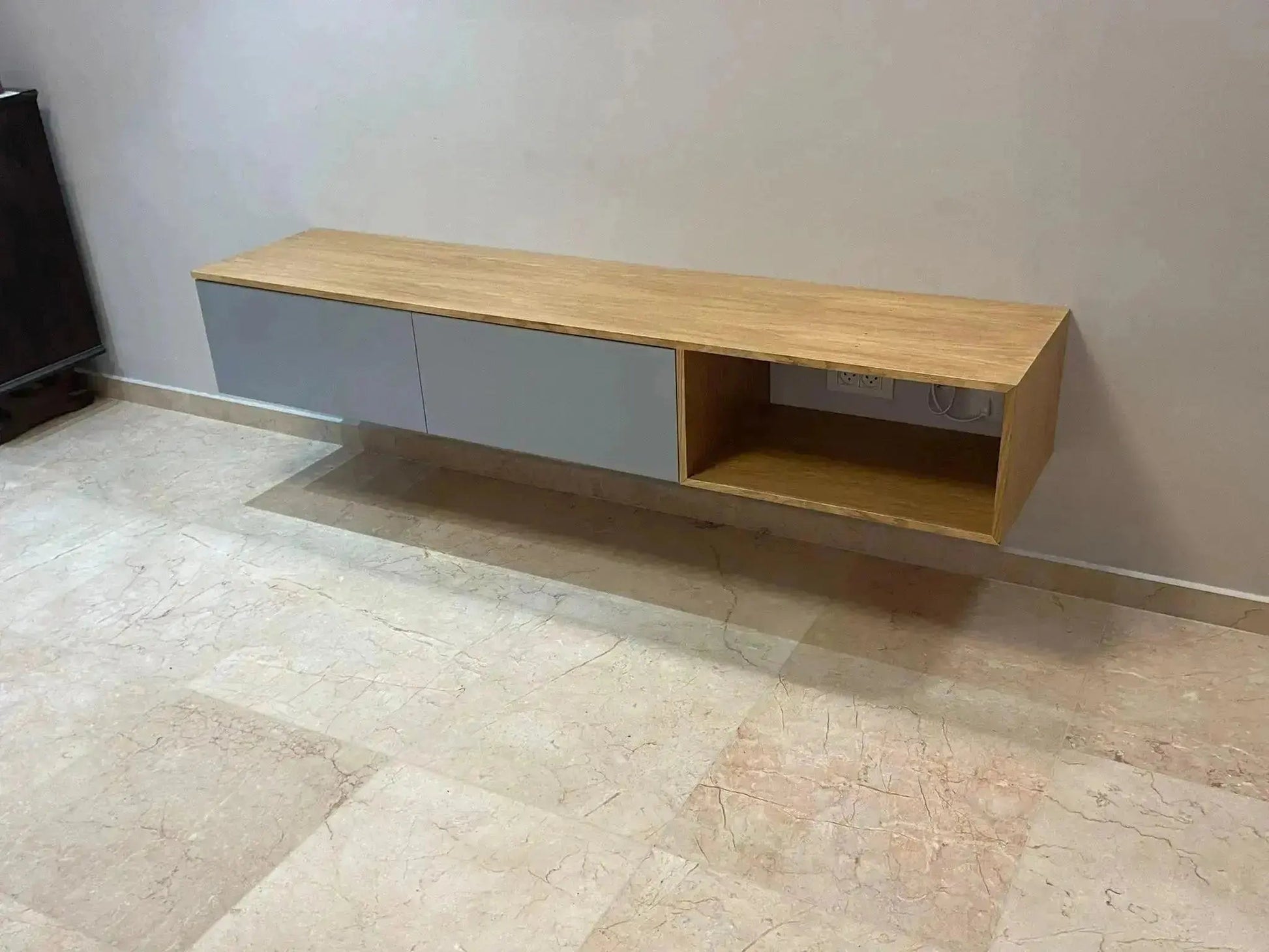 STOCK | מזנון צף לסלון במראה מינימליסטי עם מדף פתוח ו-3 מגירות -    - אשריאן | ASHERIAN