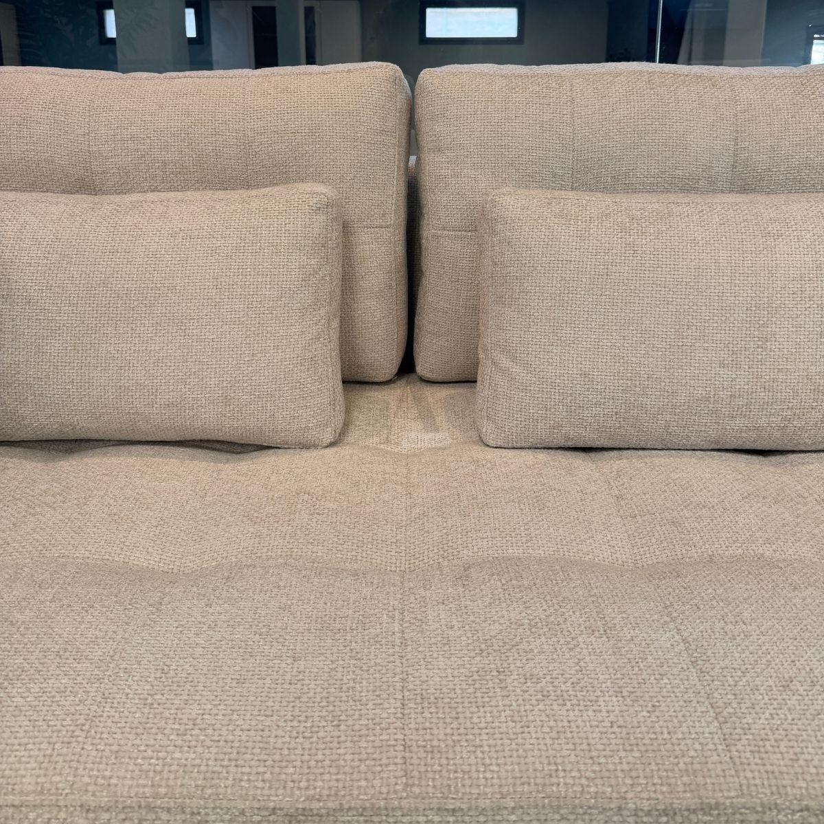 YULI | ספה פינתית נורדית עם שזלונג רחב וריפוד בד