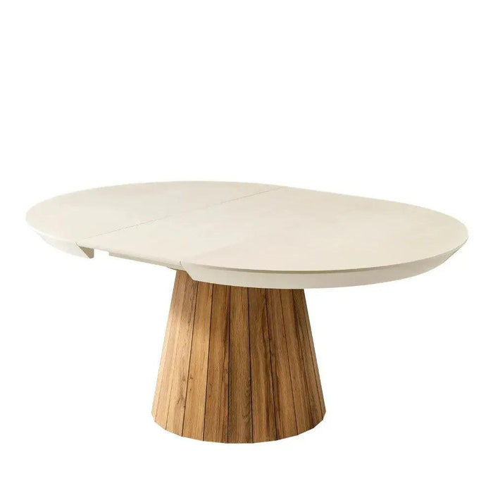 JAZZ | שולחן אוכל מעוצב עגול עם רגל עץ ייחודית ולוק הורס - אשריאן | ASHERIAN