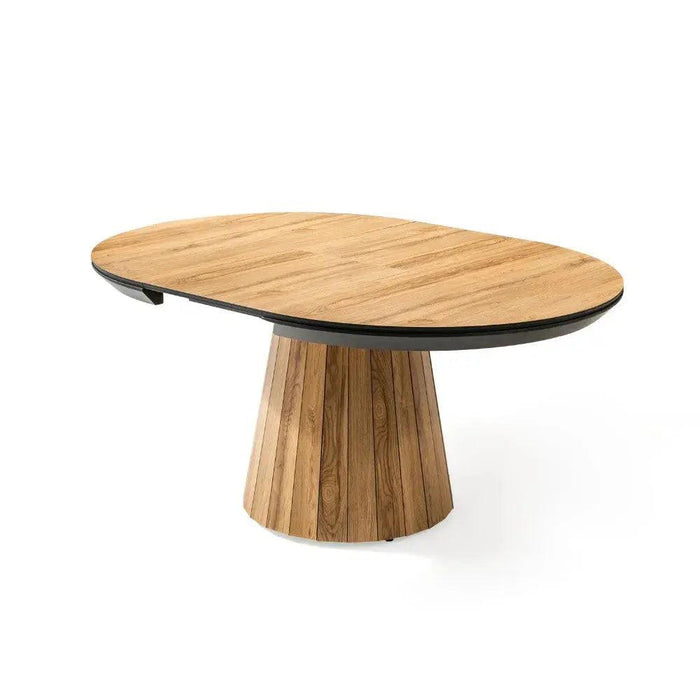 JAZZ | שולחן אוכל מעוצב עגול עם רגל עץ ייחודית ולוק הורס - אשריאן | ASHERIAN